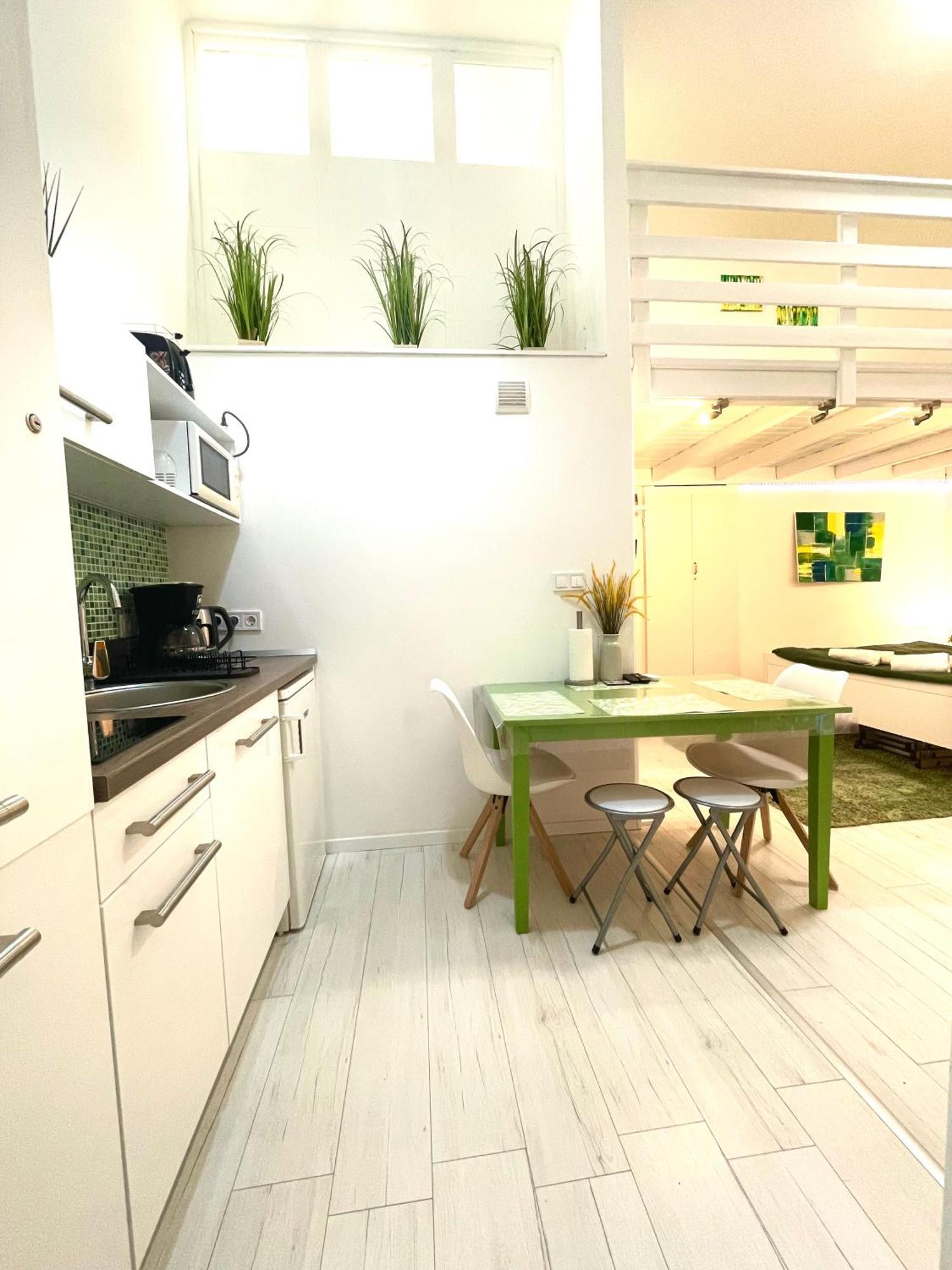 Teresian Apartment Near The Andrassy Street Free Air Conditioner Free Coffee Budapest Exterior photo
