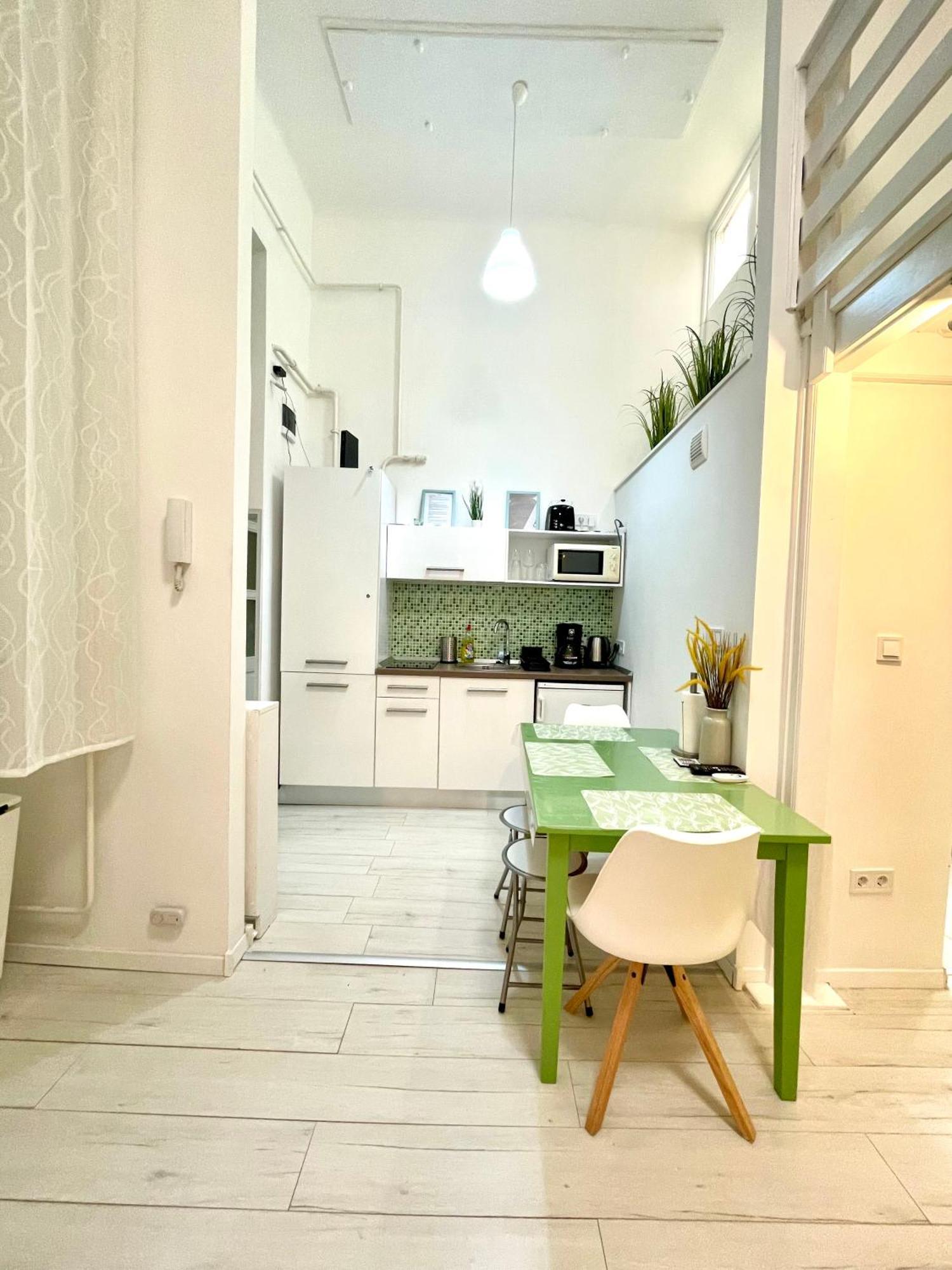 Teresian Apartment Near The Andrassy Street Free Air Conditioner Free Coffee Budapest Exterior photo