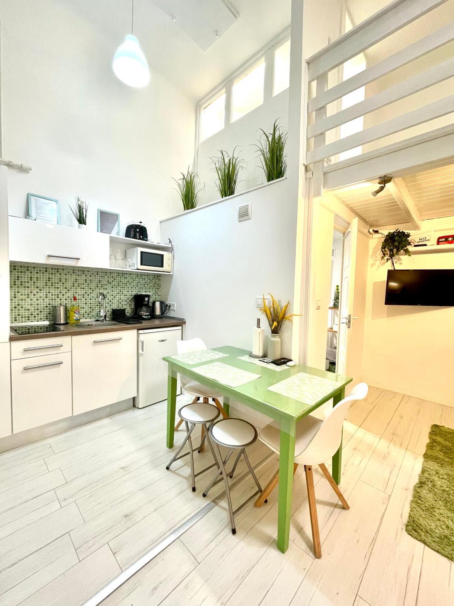Teresian Apartment Near The Andrassy Street Free Air Conditioner Free Coffee Budapest Exterior photo