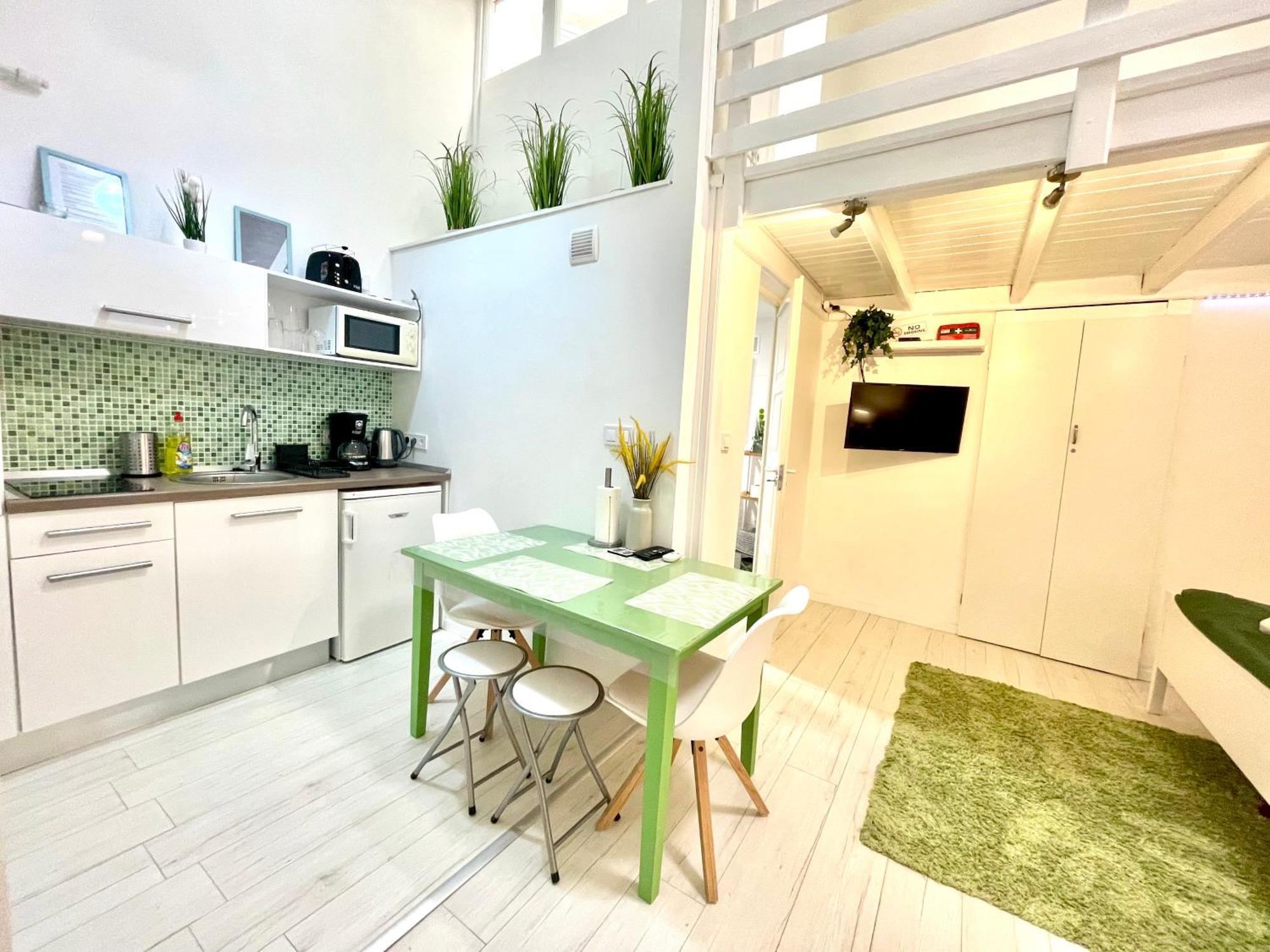 Teresian Apartment Near The Andrassy Street Free Air Conditioner Free Coffee Budapest Exterior photo