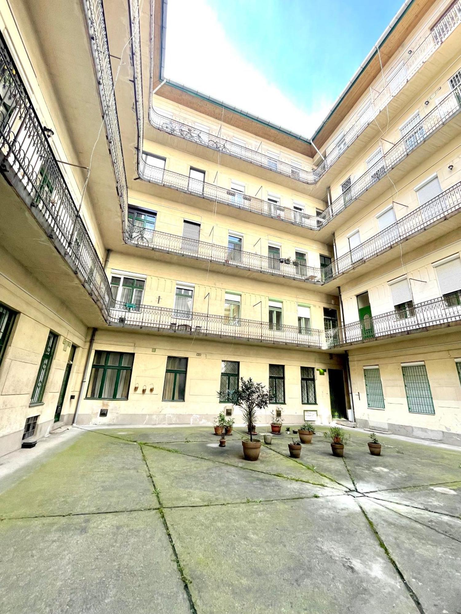 Teresian Apartment Near The Andrassy Street Free Air Conditioner Free Coffee Budapest Exterior photo